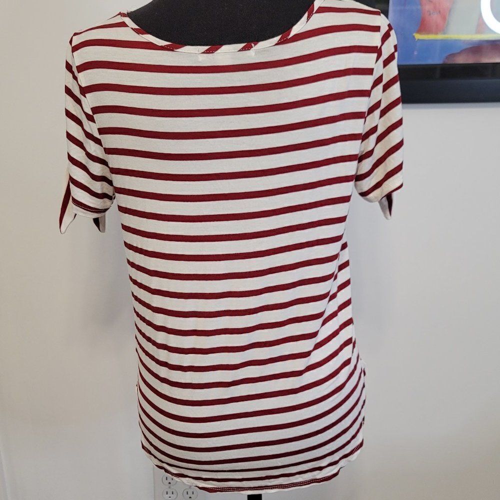 Green Envelope Tied Sleeve Design Tee - Picture 7 of 7